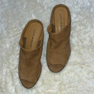 Lucky Brand peep-toe Block Heel camel colored slip on